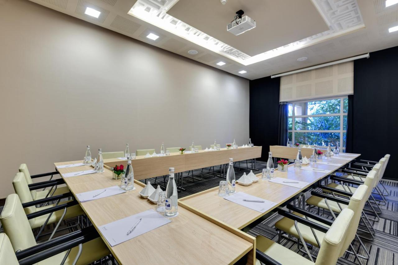 Barcelo Palmeraie Oasis Resort (Adults Only) Marrakesh Esterno foto Meeting room