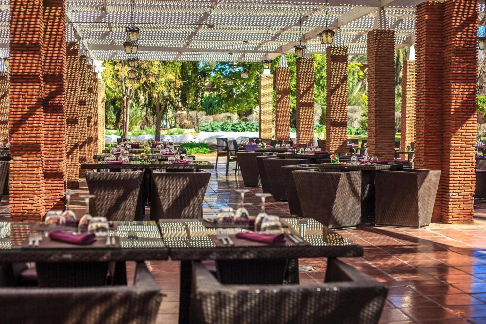 Barcelo Palmeraie Oasis Resort (Adults Only) Marrakesh Esterno foto The restaurant at the hotel