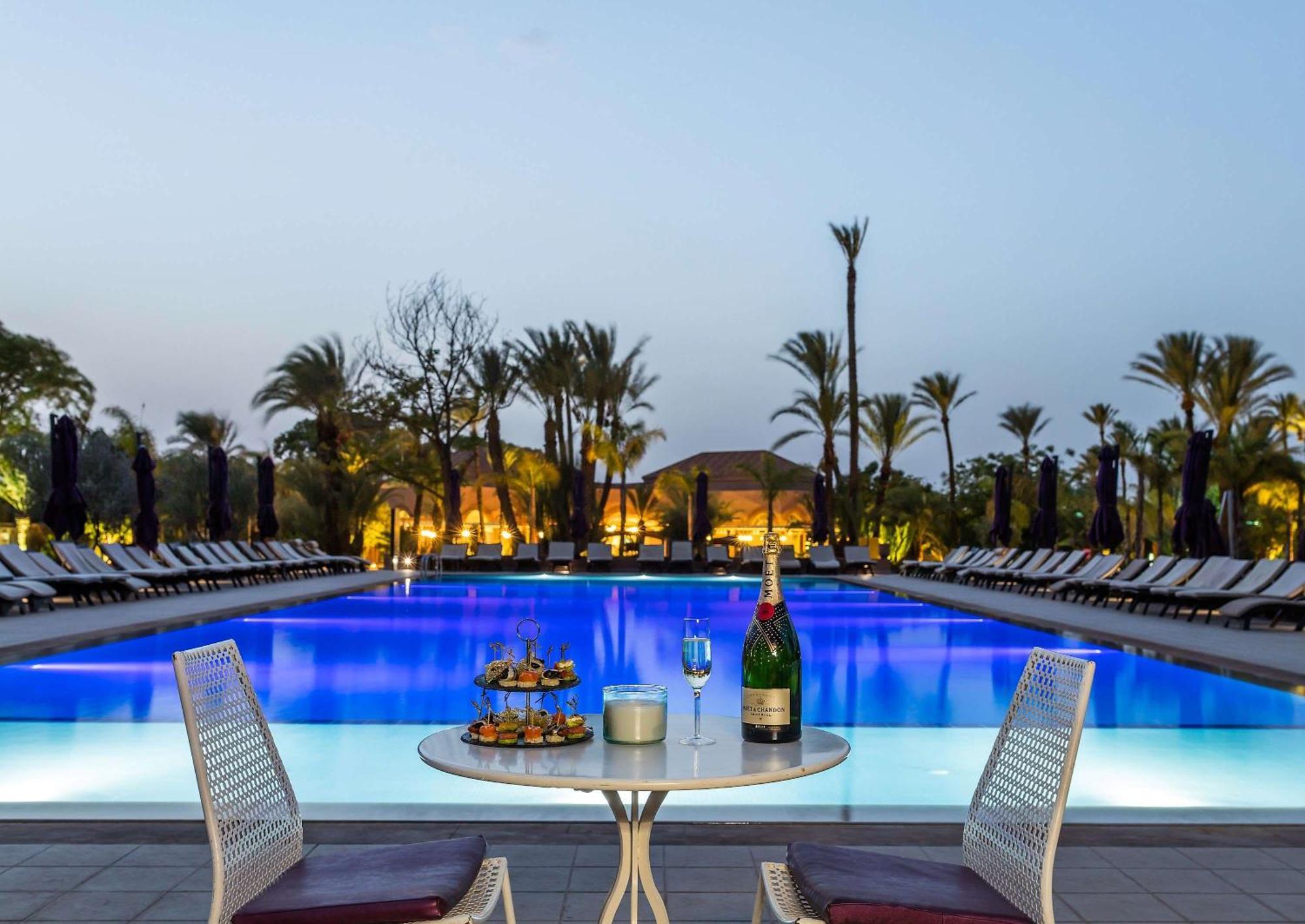 Barcelo Palmeraie Oasis Resort (Adults Only) Marrakesh Esterno foto The swimming pool at the Royal Mirage Hotel