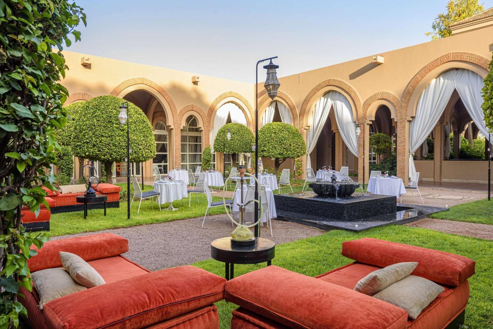 Barcelo Palmeraie Oasis Resort (Adults Only) Marrakesh Esterno foto The hotel's courtyard