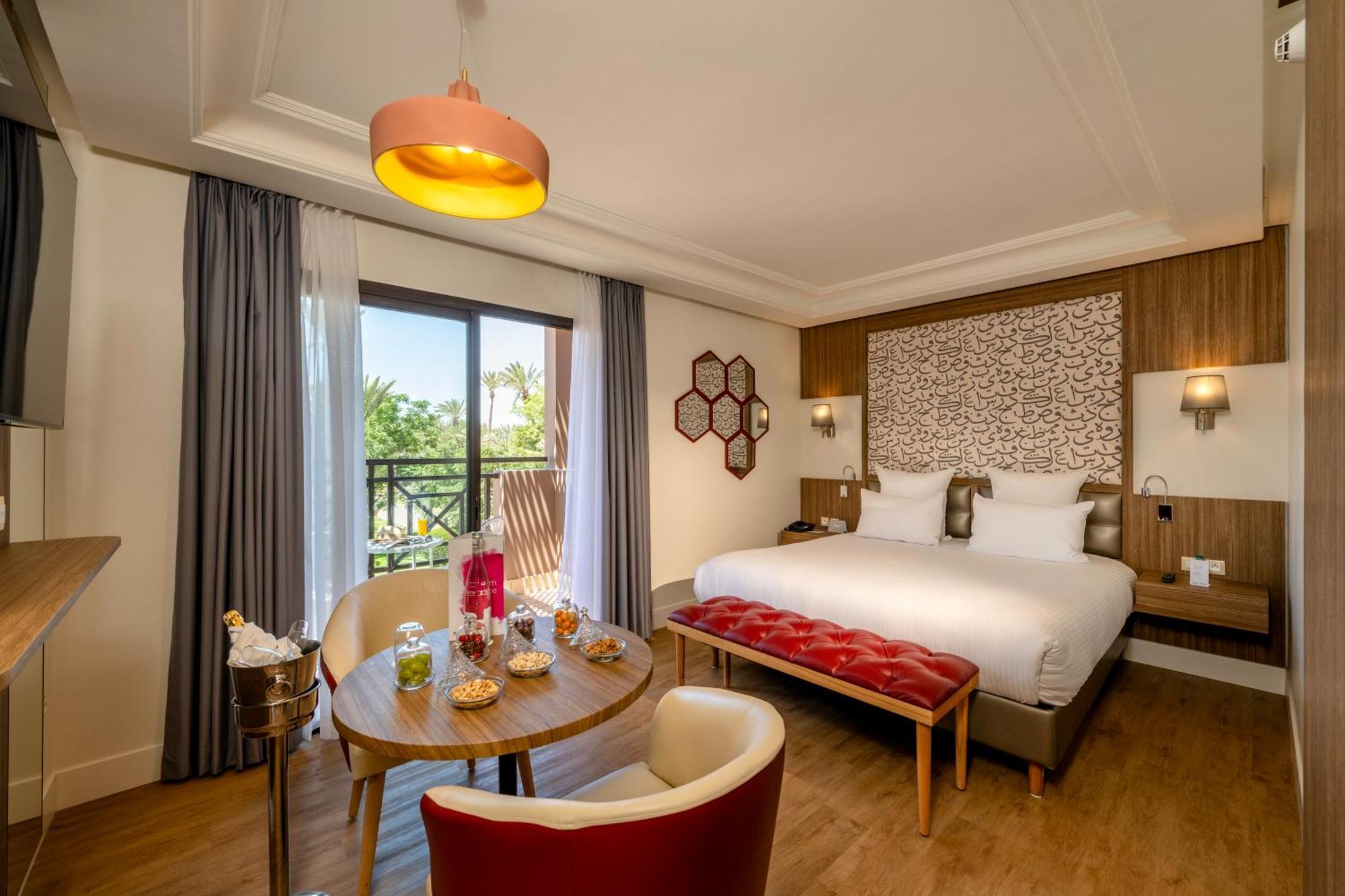Barcelo Palmeraie Oasis Resort (Adults Only) Marrakesh Esterno foto A room at the hotel