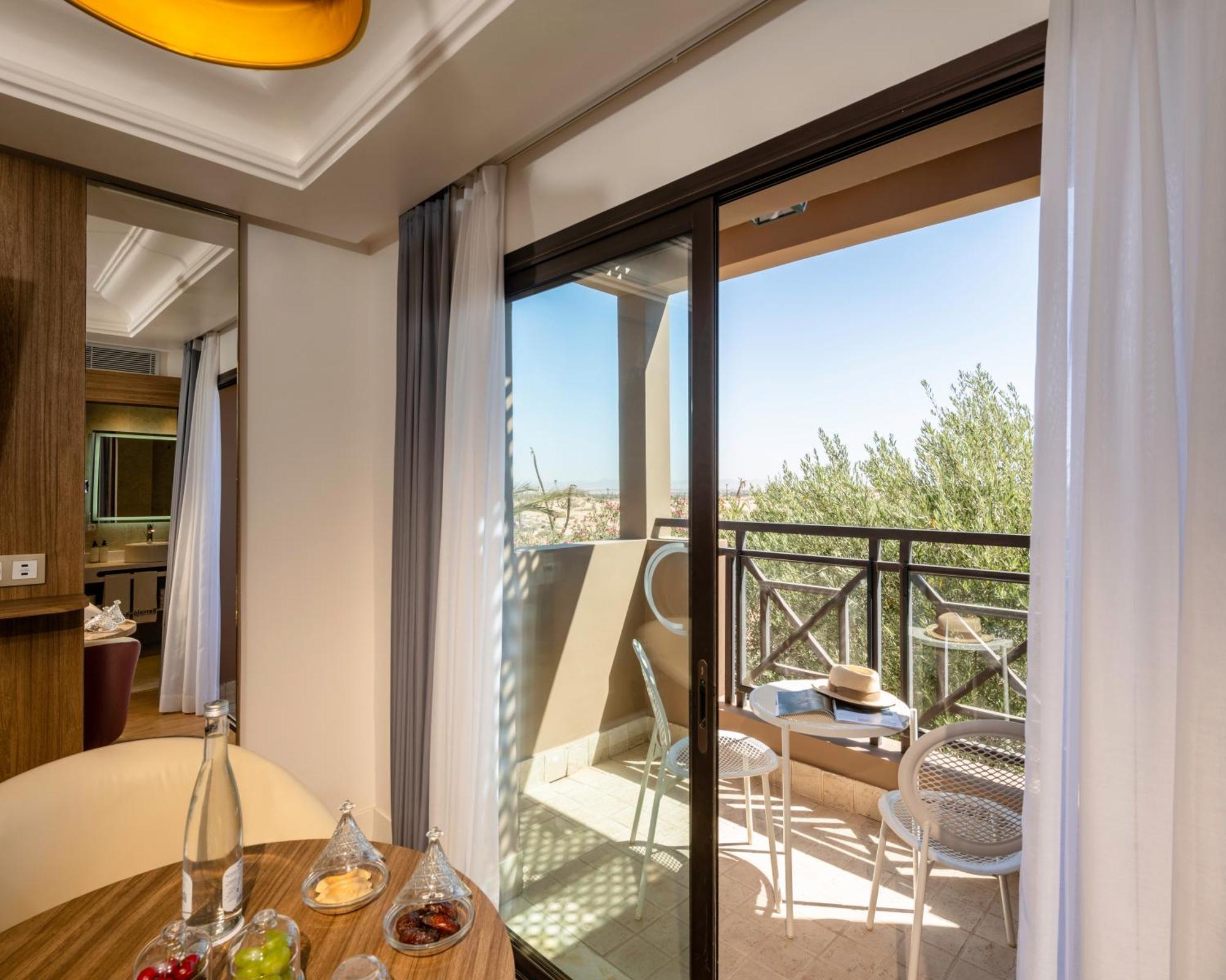 Barcelo Palmeraie Oasis Resort (Adults Only) Marrakesh Esterno foto A room at the hotel